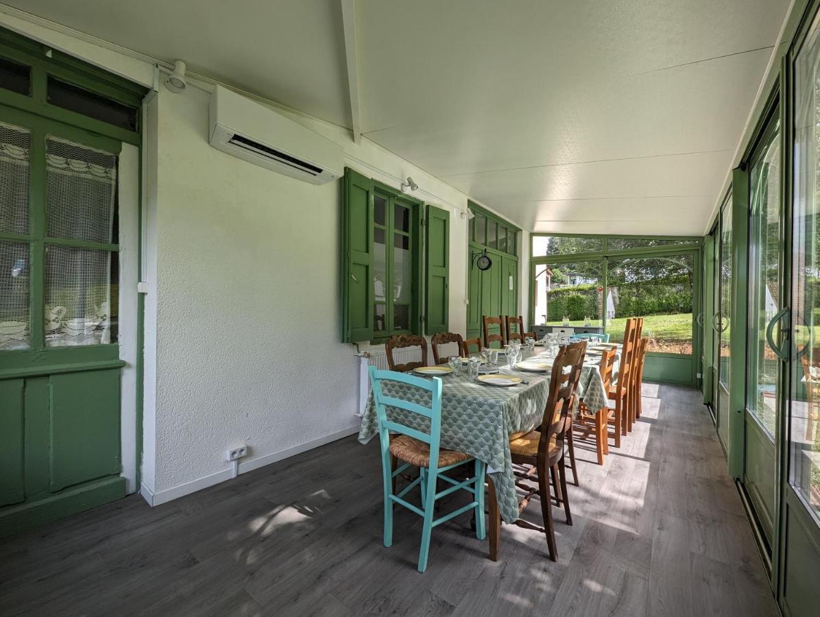 Maison Des Annees 30 - Vic-Sur-Cere - 14 Personnes Extérieur photo